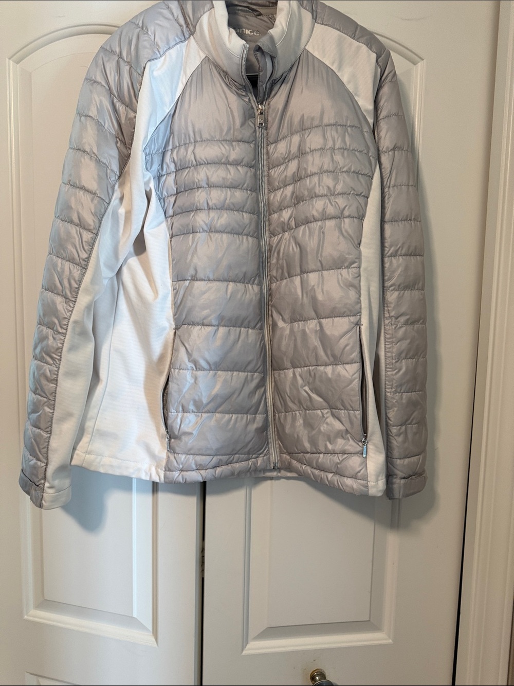Sunice Light Gray and White Quilted Hybrid Puffer Jacket